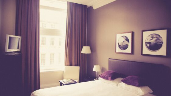 white bed comforter near table lamp