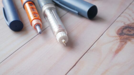 silver and black tube type vaporizer